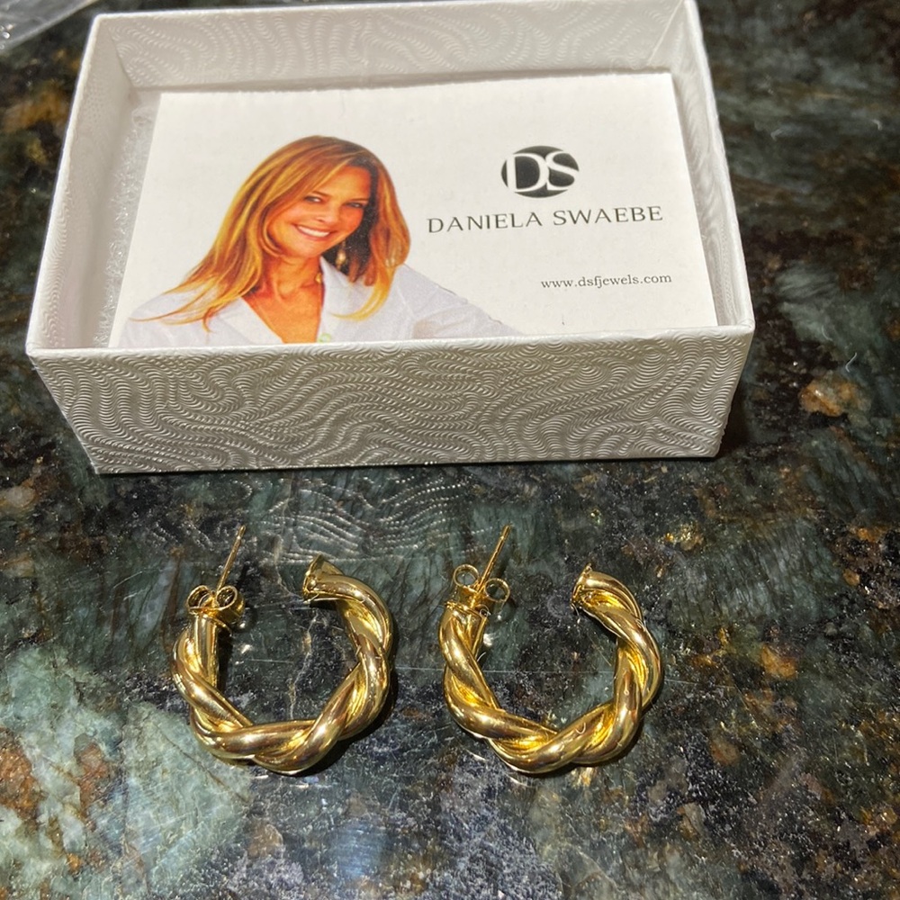 NEW! Daniela Swaebe Gold hoop earrings- 1”